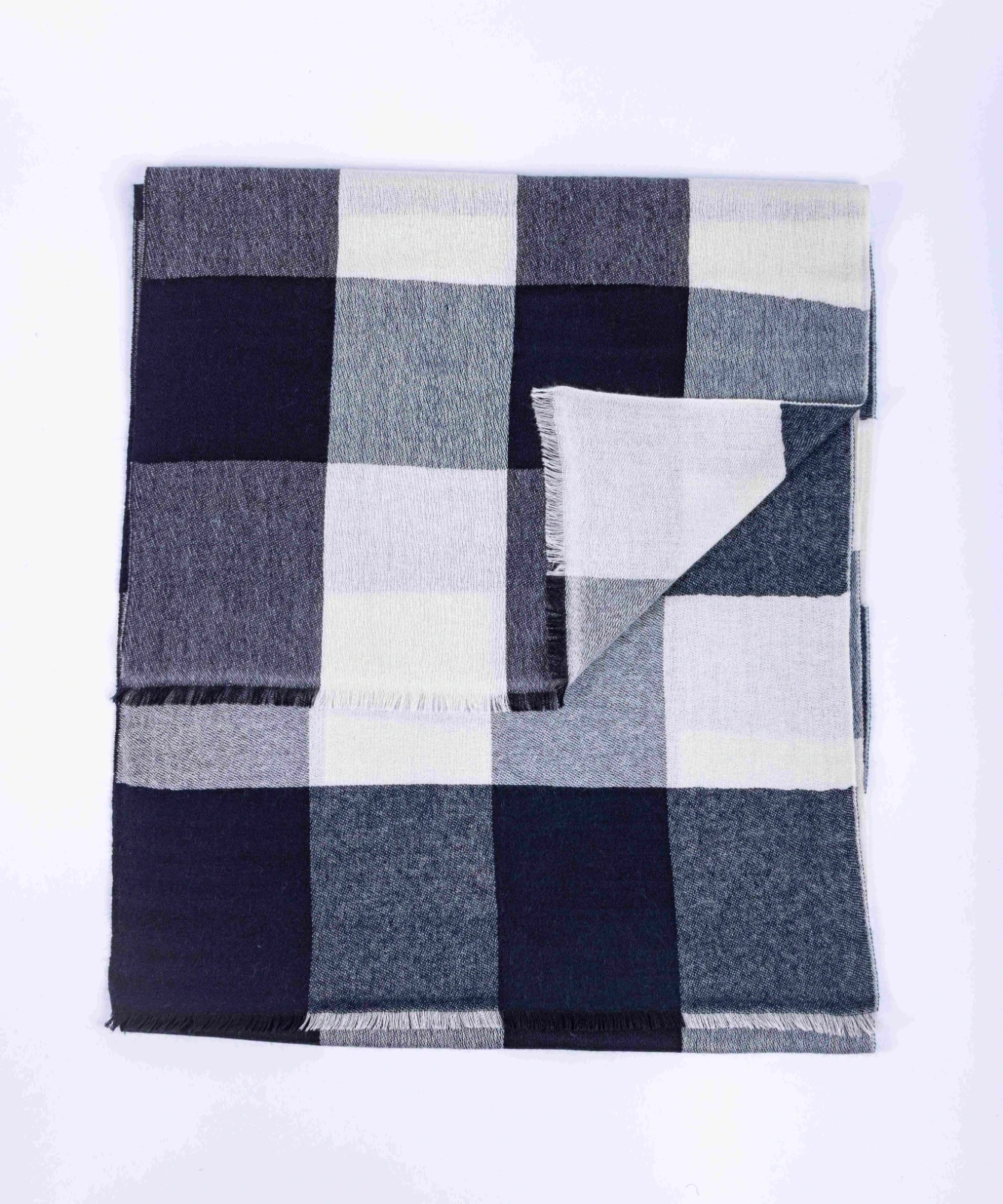 WD26 - Plaid Big Scarf  detail view
