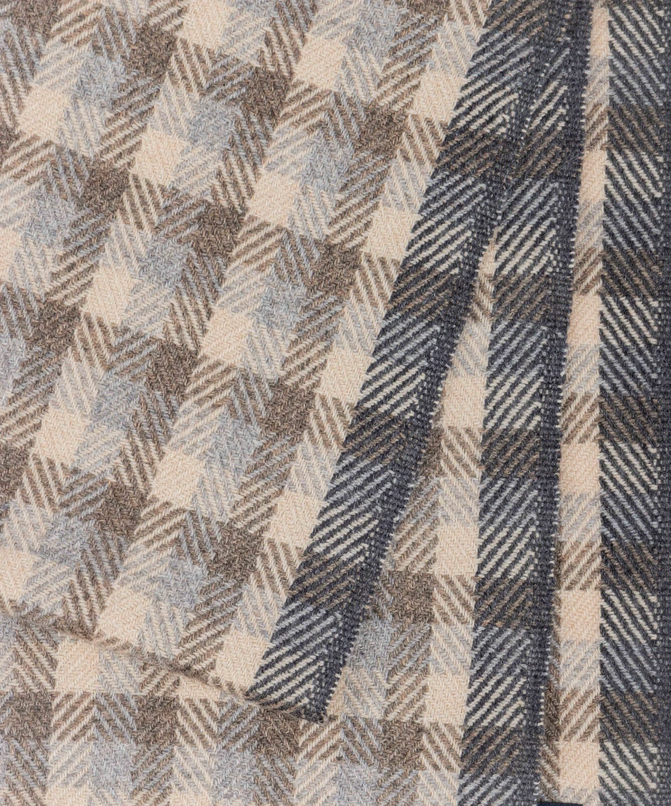 WD36 - Tartan Scarf perspective view
